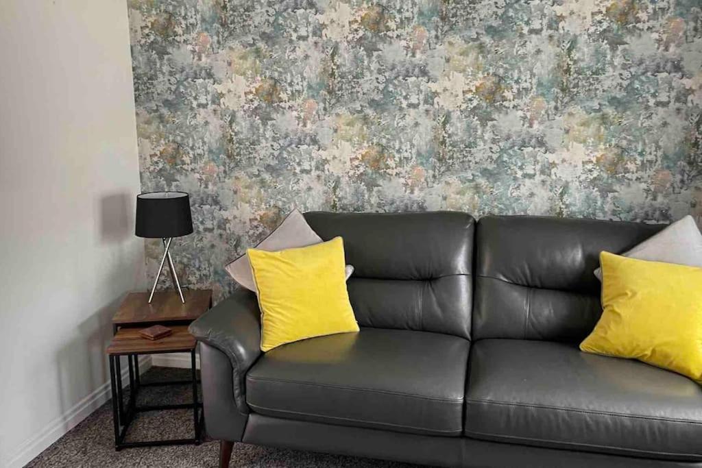 Cayton Village Hide Away ภายนอก รูปภาพ